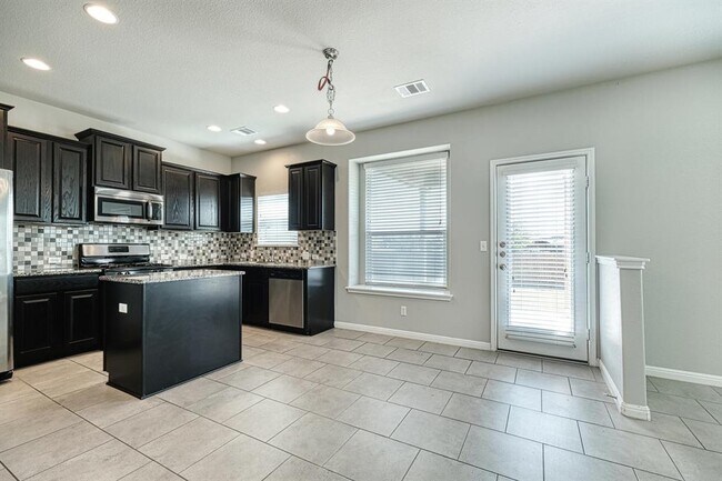 Building Photo - 100 Northern Flicker St