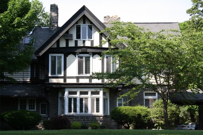 Photo - 950 East Avenue - K