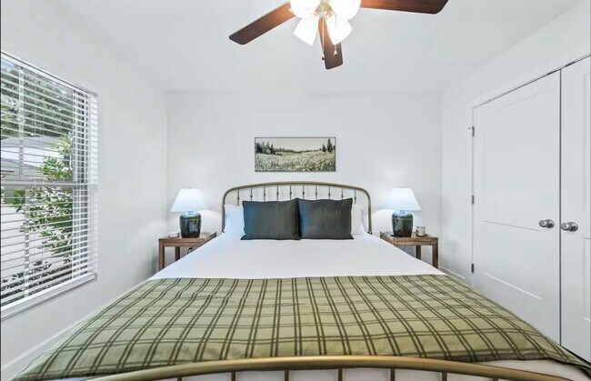 Building Photo - FOR RENT in LAFAYETTE!