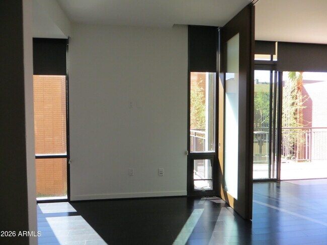 Building Photo - 208 W Portland St