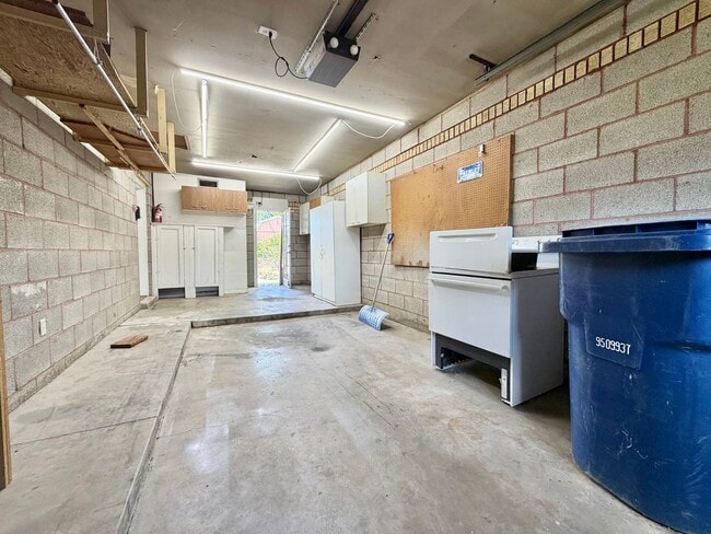 Building Photo - 5550 S 2000 W