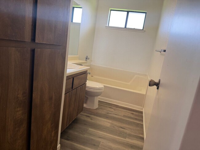 Building Photo - Remodeled 3 bedroom 2 bath house in Citrus Heights HUGE YARD