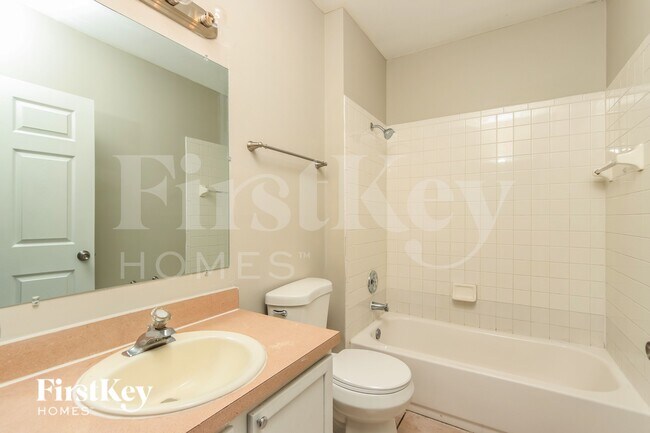 Building Photo - 1201 Schumann Dr