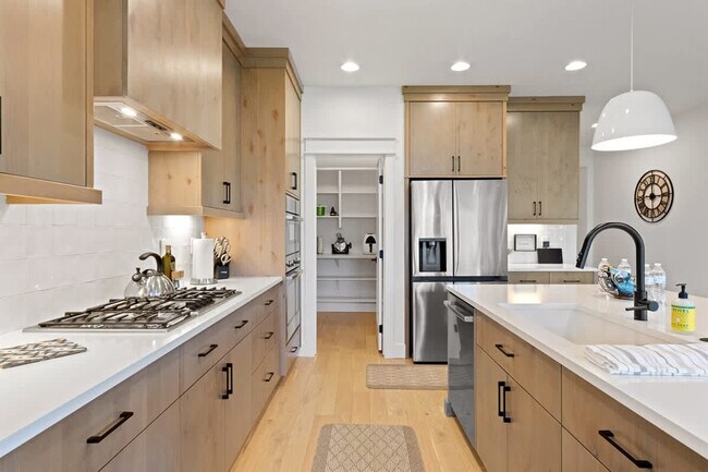 Building Photo - 1213 W Capstone Dr