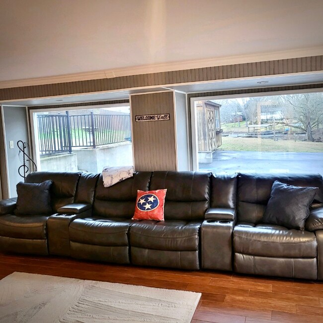 Building Photo - 202 Edgewater Dr