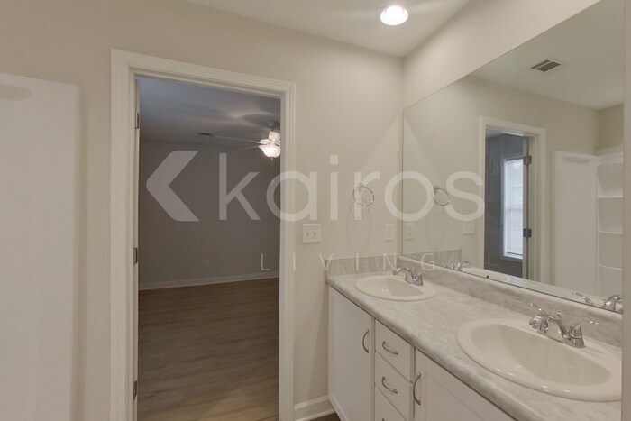 Building Photo - 1451 Maxwell Cir