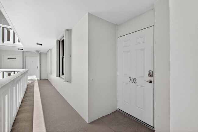 Building Photo - 5055 N Hwy A1A