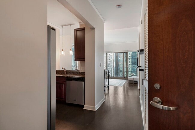 Building Photo - 420 E Waterside Dr