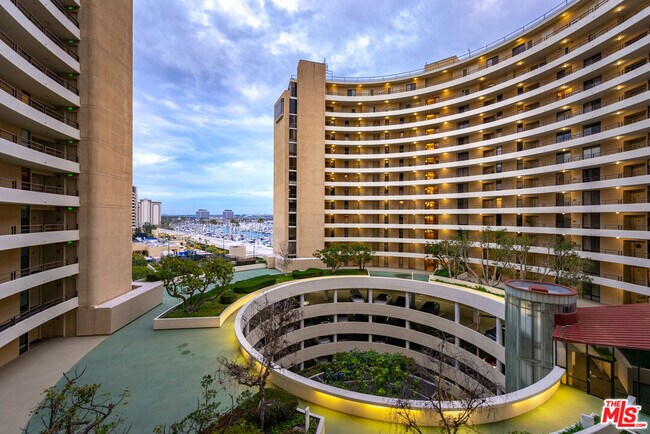 Building Photo - 4265 Marina City Dr