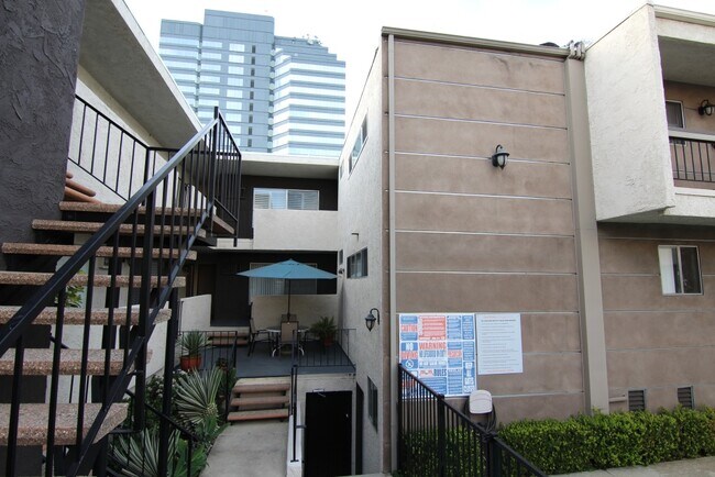 Building Photo - 1450 S Bundy Dr