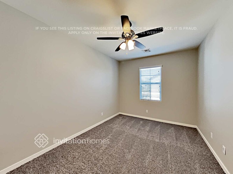 Building Photo - 2713 S Valle Verde
