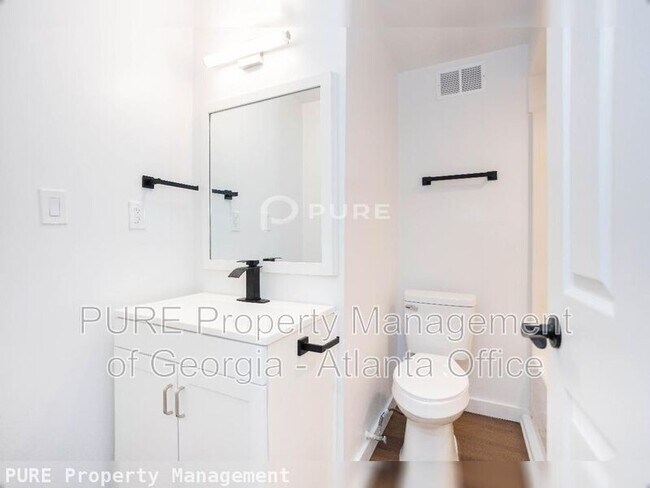 Building Photo - 1138 Gerald Pl SW