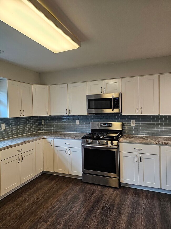 Building Photo - 803 Haskins Dr