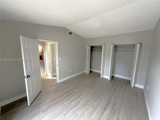 Building Photo - 1439 Captains Walk