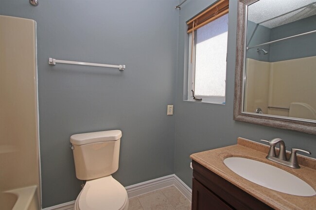 Building Photo - 1041 Oak View Ct