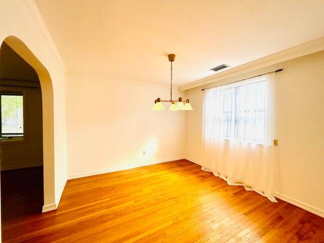 Building Photo - 1258 Monterey St