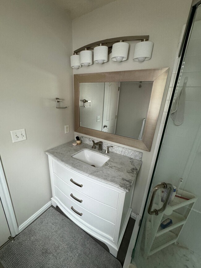Building Photo - 2532 Hillside Village Ct