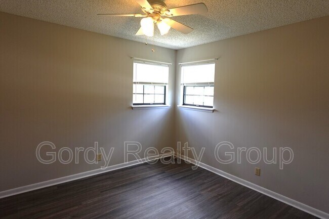 Building Photo - 5122 Presidents Cir