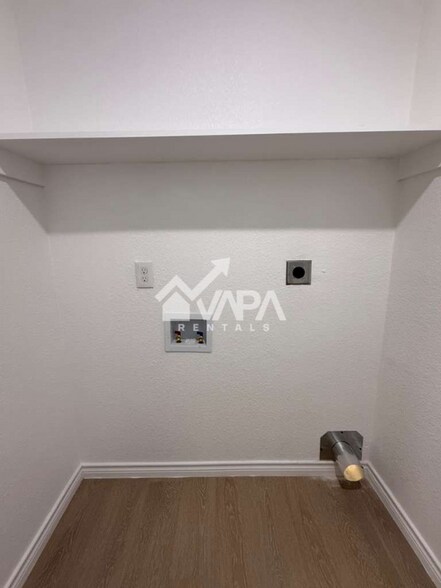 Building Photo - 8307 Maple Ridge Dr