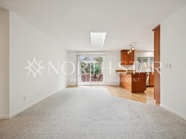 Building Photo - Beautifully Maintained Single-Level Home w...