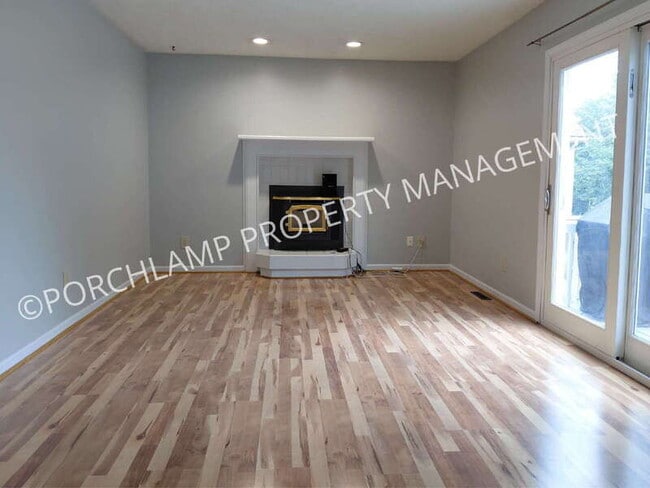 Building Photo - 3045 Chaminade Ct SW