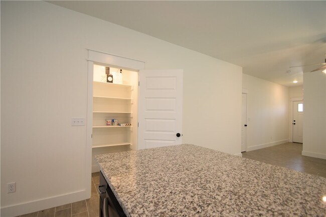 Building Photo - 2071 Bluestem Dr