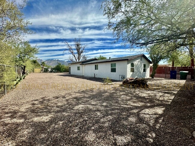 Building Photo - 3921 E Blacklidge Dr