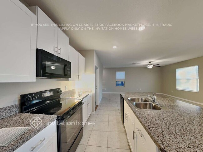 Building Photo - 15618 Greenleaf Bay St