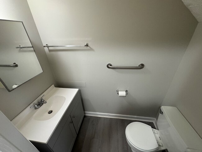 Building Photo - 802 British Wood Dr SW