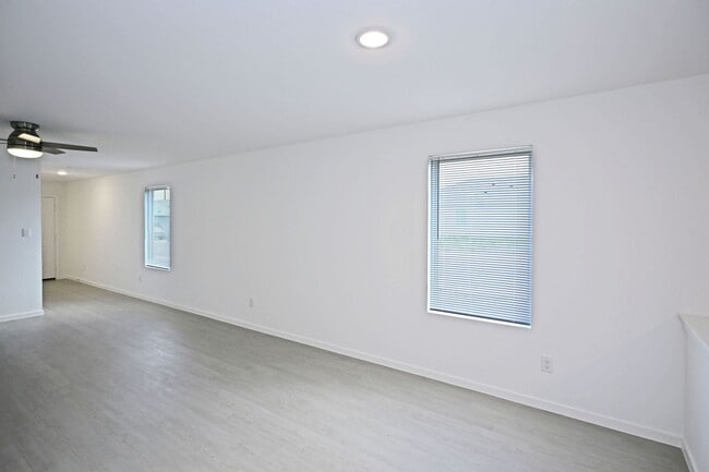 Building Photo - 462 River Run Wy