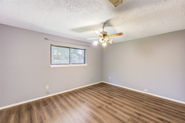 Building Photo - 1510 Chestnut Tree Ln