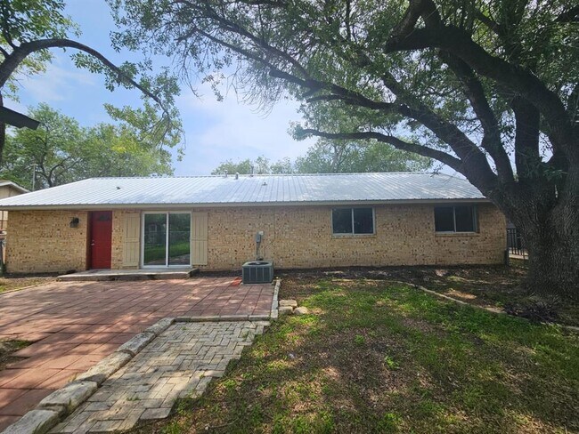 Building Photo - 1401 Trinity St