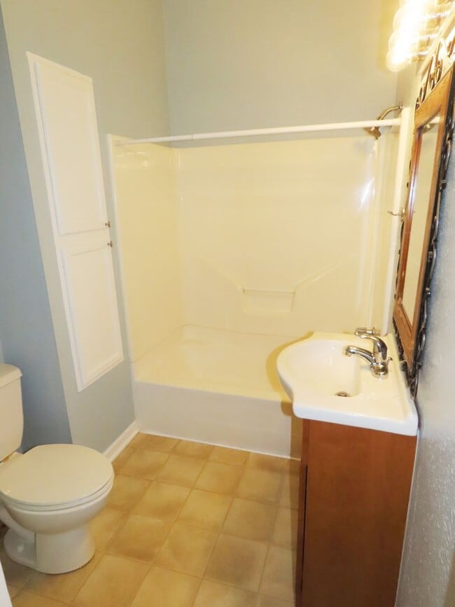 Building Photo - Charming 2 Bedroom, 2 Bath Home - Water & ...