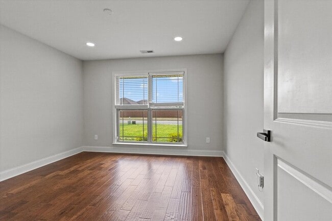 Building Photo - 210 Fields Pond Dr