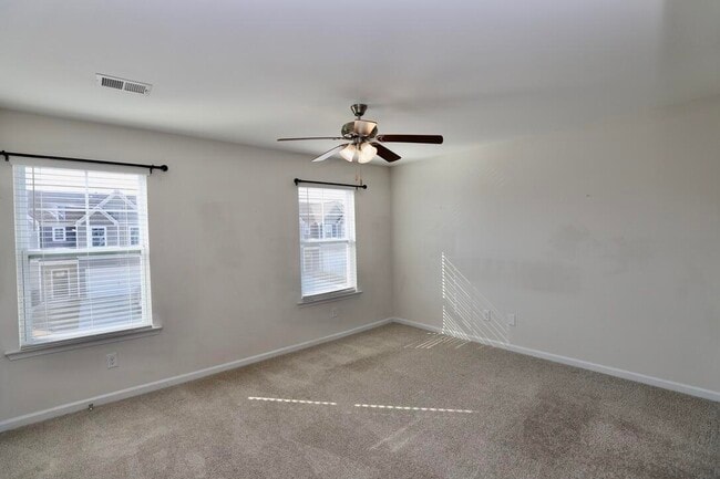 Building Photo - 2943 Old Field Rd