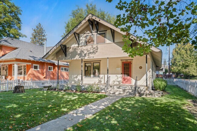 Building Photo - 206 W Waverly Pl