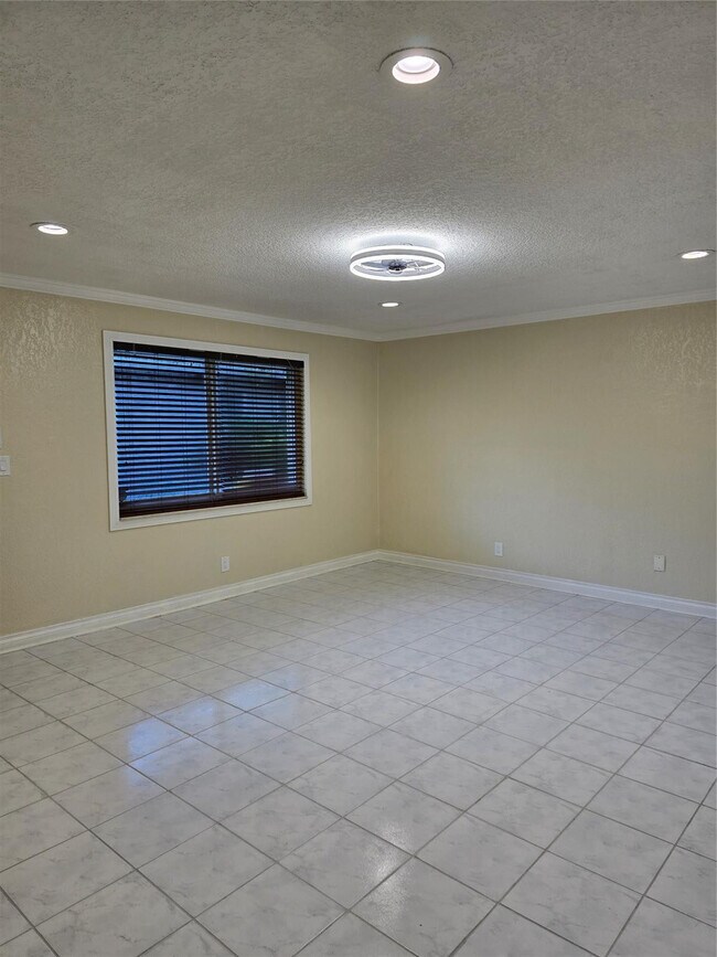 Building Photo - 1749 NW 6th Ave