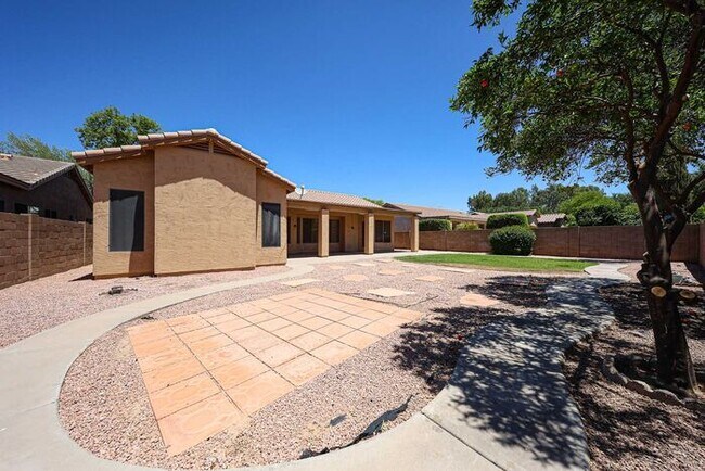 Building Photo - Now Available in Chandler! Spacious 4 Bedroom Home in Carino Estates!