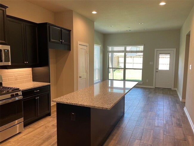 Building Photo - 8026 Whisper Grove Dr