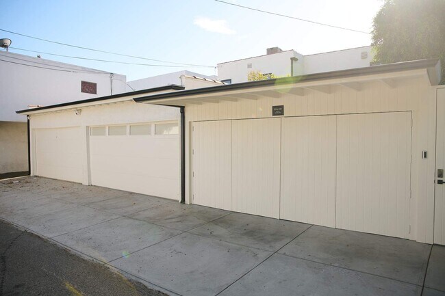 Building Photo - 236 S Reeves Dr