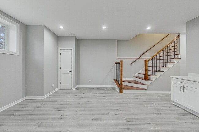 Building Photo - 6626 S Ingleside Ave