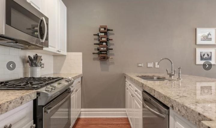 Building Photo - 823 W Lill Ave