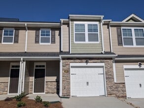 Building Photo - 1662 Hallview Ct