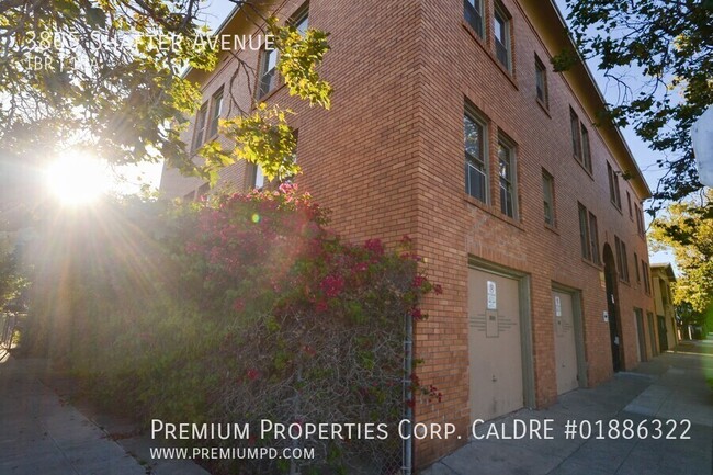 Building Photo - 3805 Shafter Ave