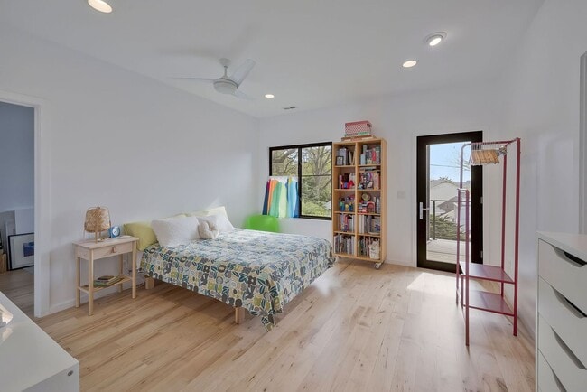 Building Photo - Custom-Built 4 Bed/ 2 Full + 2 Half Bath Modern Home at the base of Love Circle, Fully Furnished,...