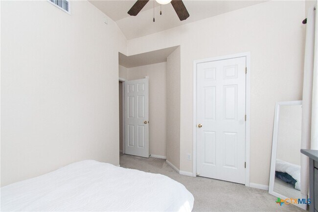 Building Photo - 211 Sims Ridge Dr