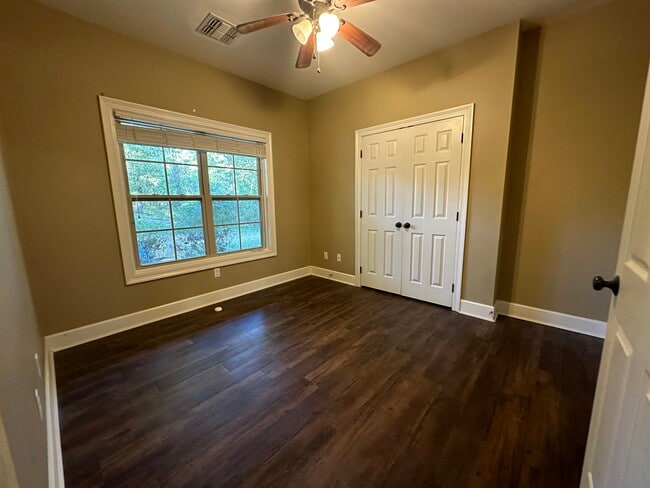 Building Photo - 1411 Caney Ln
