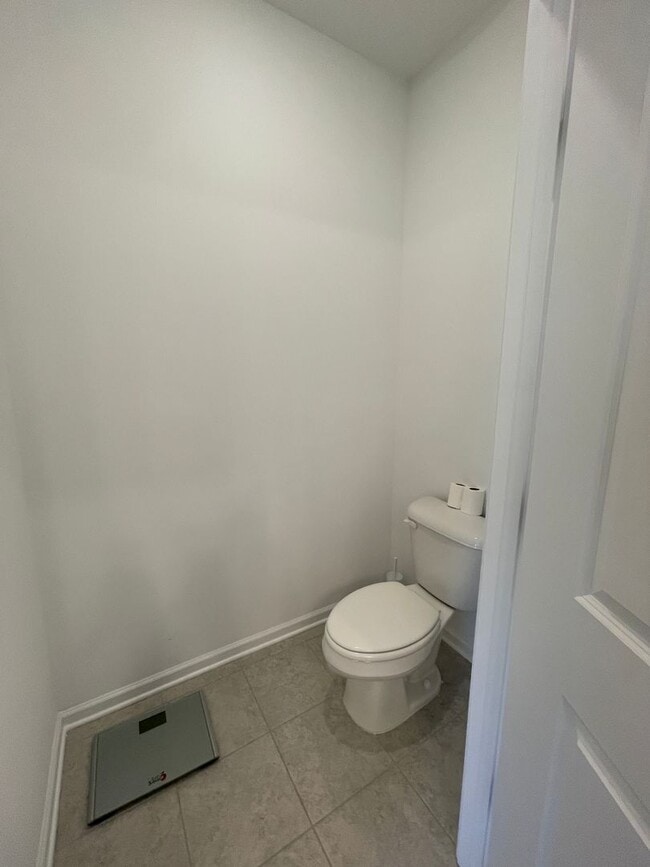 Building Photo - 3 bed 2.5 Bath Townhouse. Shelbyville