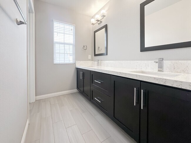 Building Photo - 32920 Northshire Cir