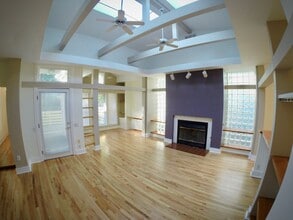 Building Photo - 5444 Claybourne St